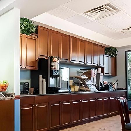 Days Inn By Wyndham Richmond Hill/Savannah Bagian luar foto