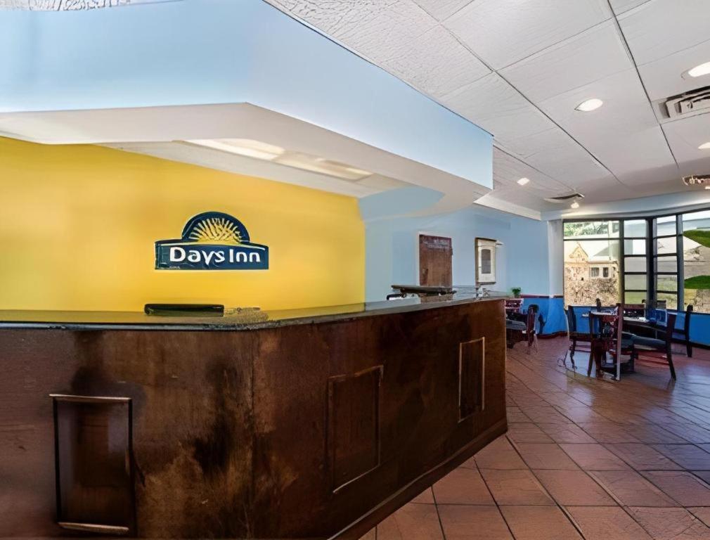 Days Inn By Wyndham Richmond Hill/Savannah Bagian luar foto