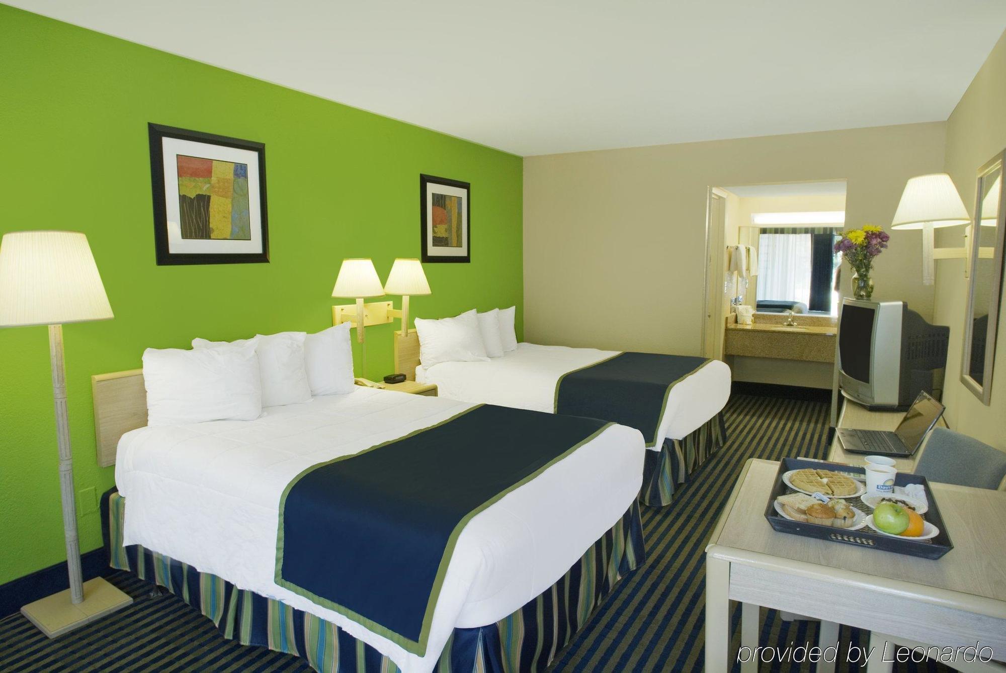 Days Inn By Wyndham Richmond Hill/Savannah Bagian luar foto