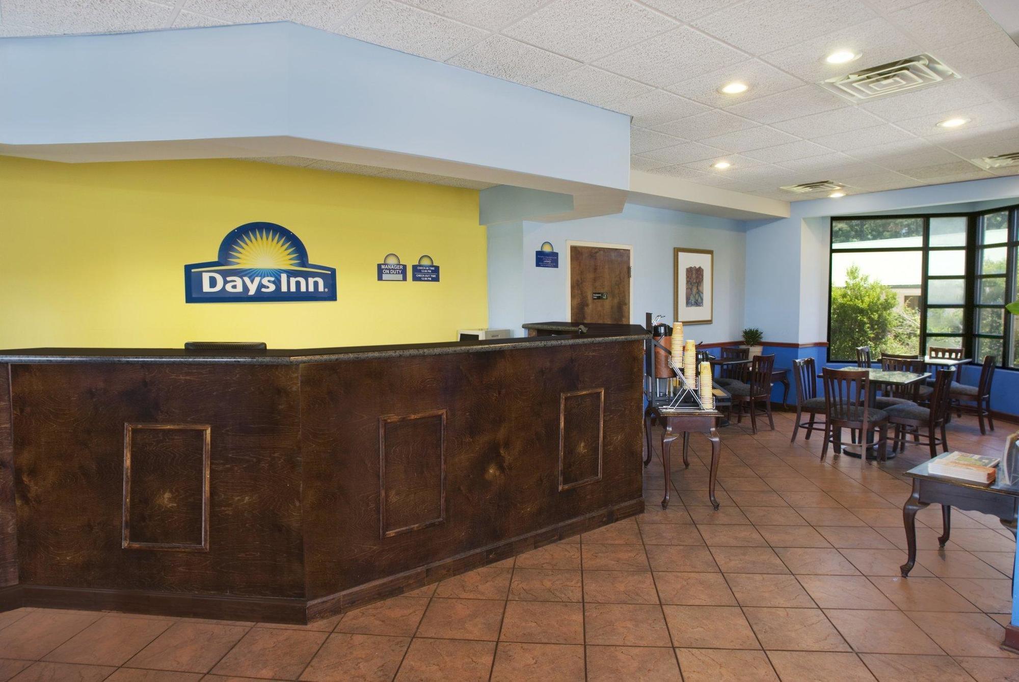 Days Inn By Wyndham Richmond Hill/Savannah Bagian luar foto