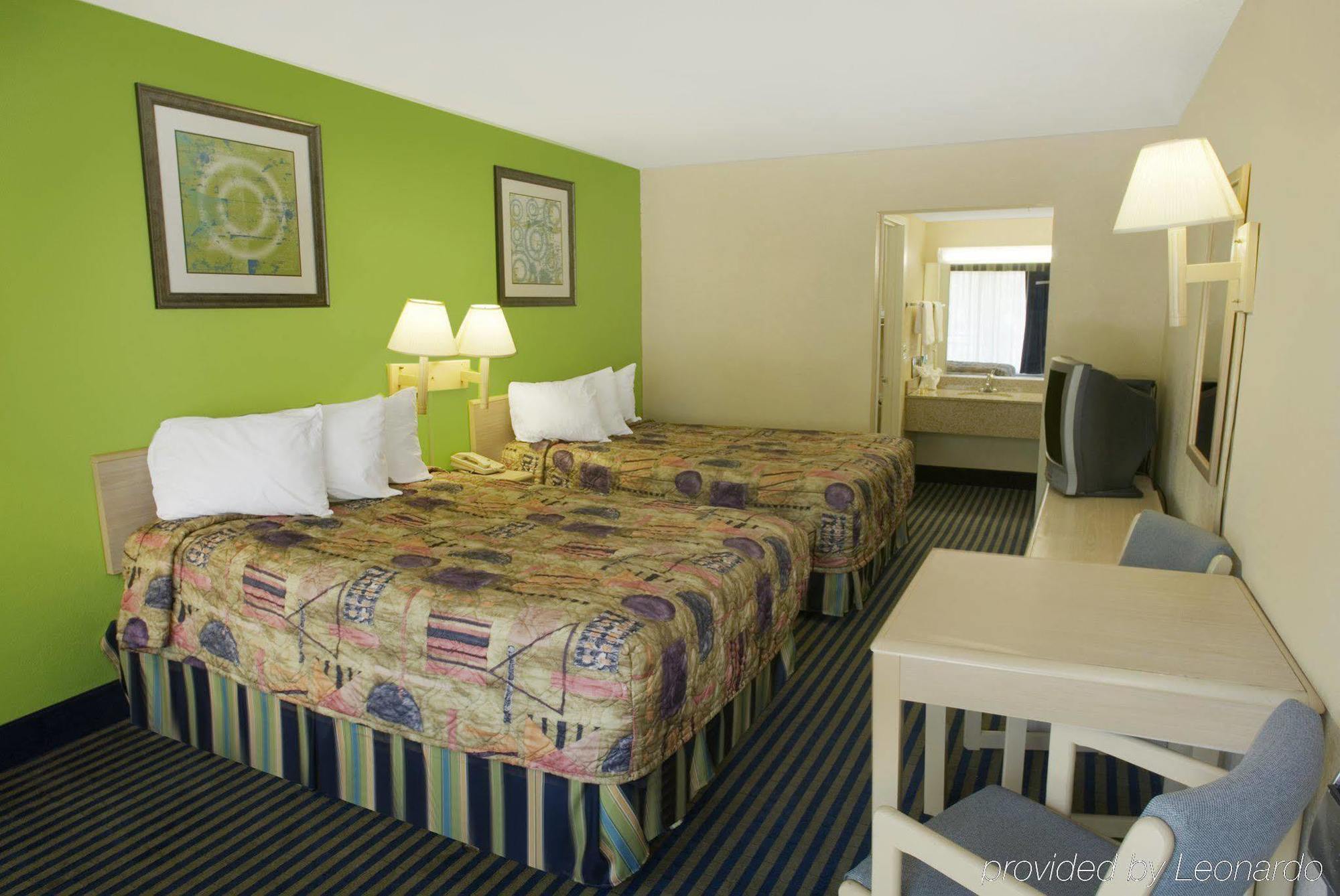Days Inn By Wyndham Richmond Hill/Savannah Bagian luar foto